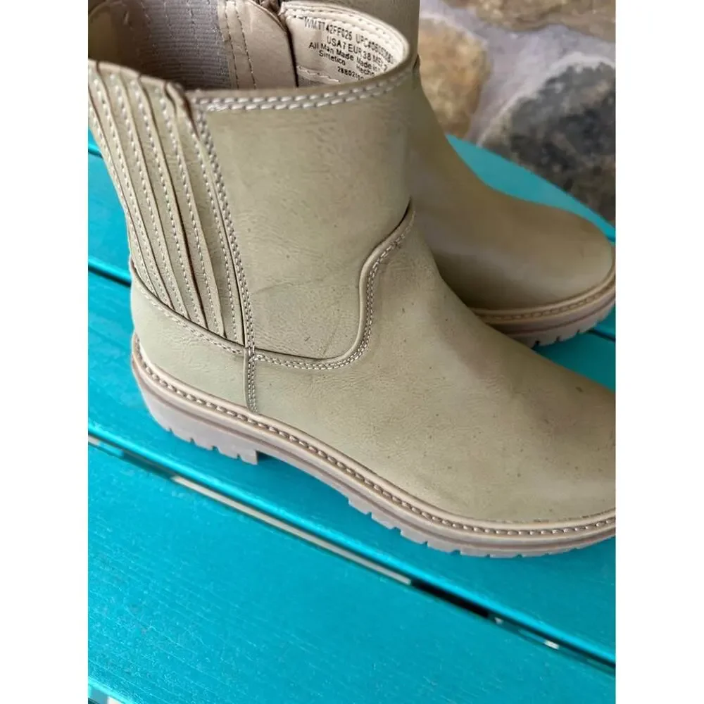 Chunky Lug Sole Chelsea Boots Tan Taupe Size 7 Time and Tru